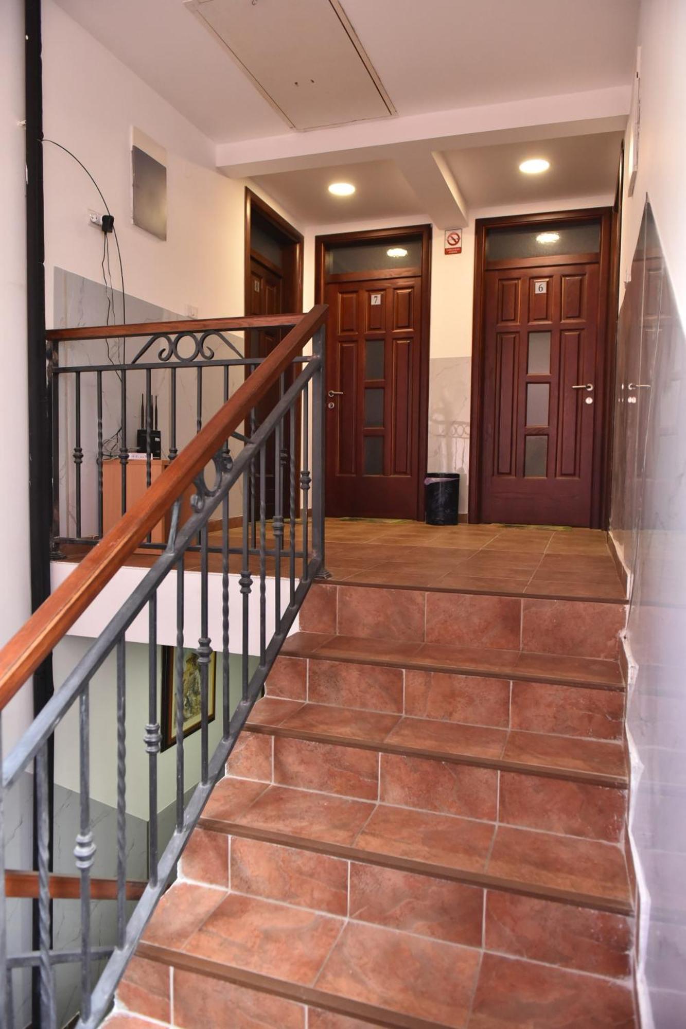 Apartments Ravno 普卢日内 外观 照片