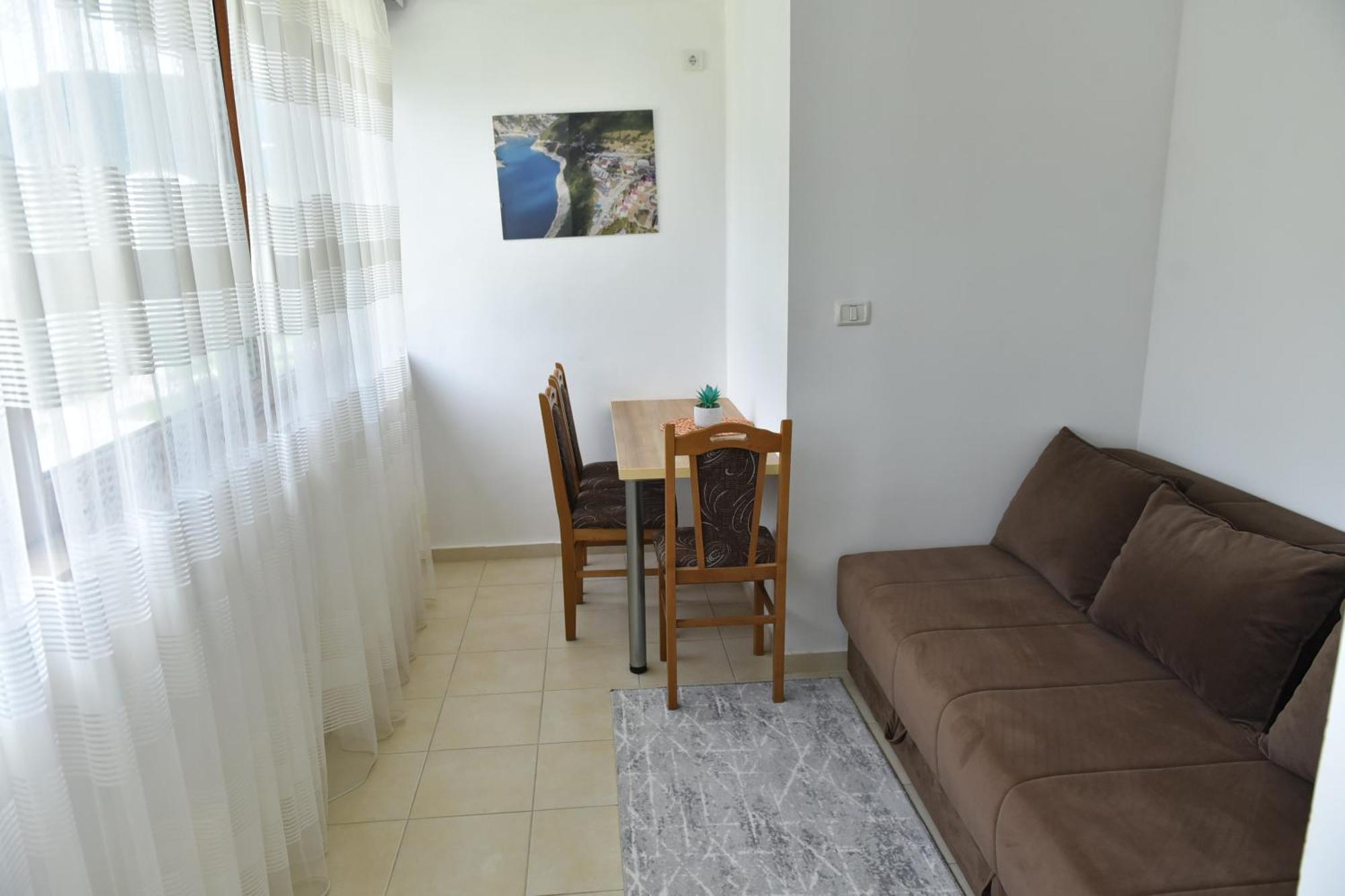 Apartments Ravno 普卢日内 外观 照片